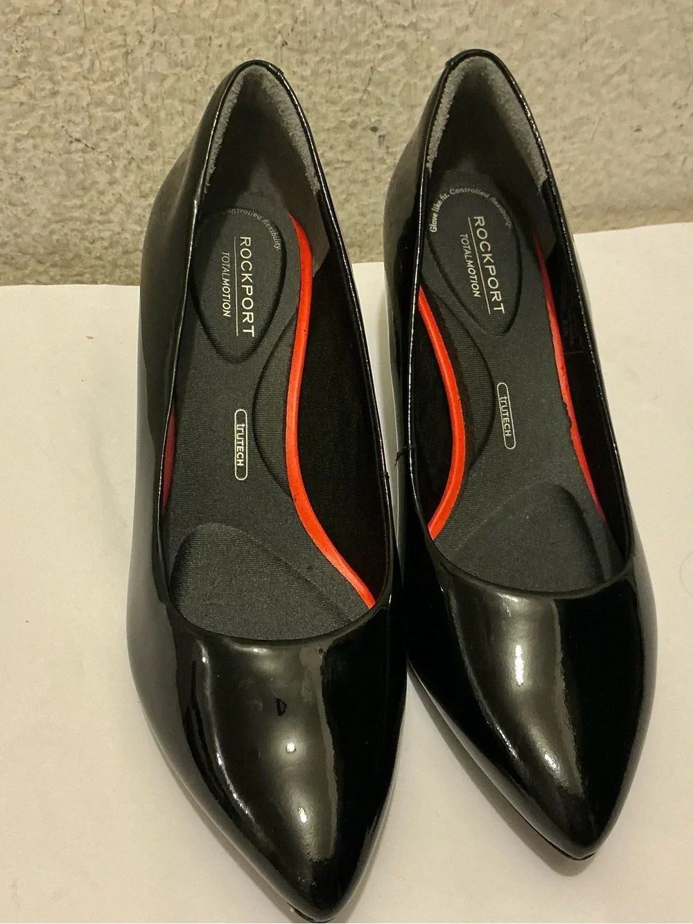 Rockport Black Patent Pointed-Toe Women’s Heels with Red Trim 6/36.5